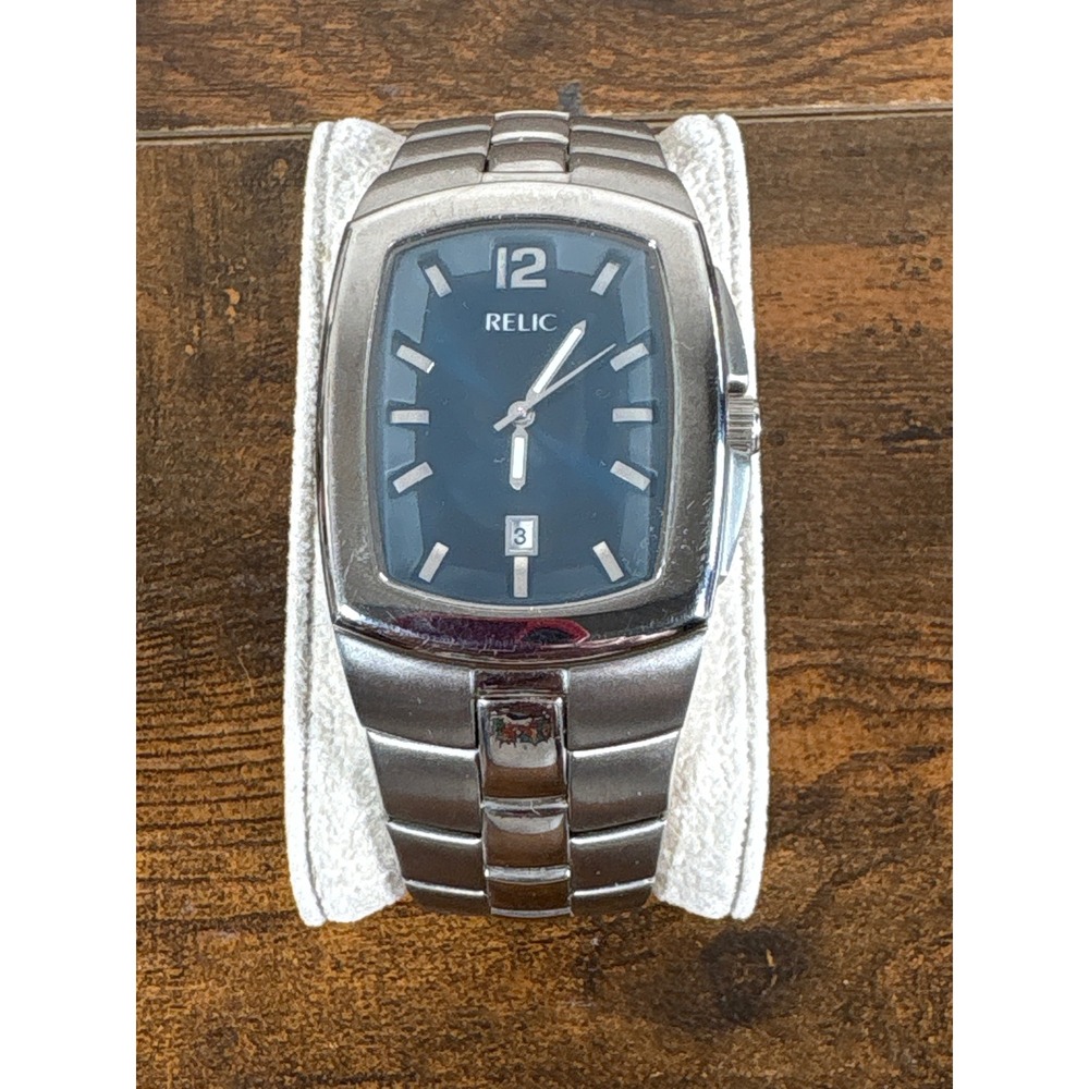 Relic Mens Blue‎ Dial Stainless Steel Date Watch ZR77060 30M Water Resistant